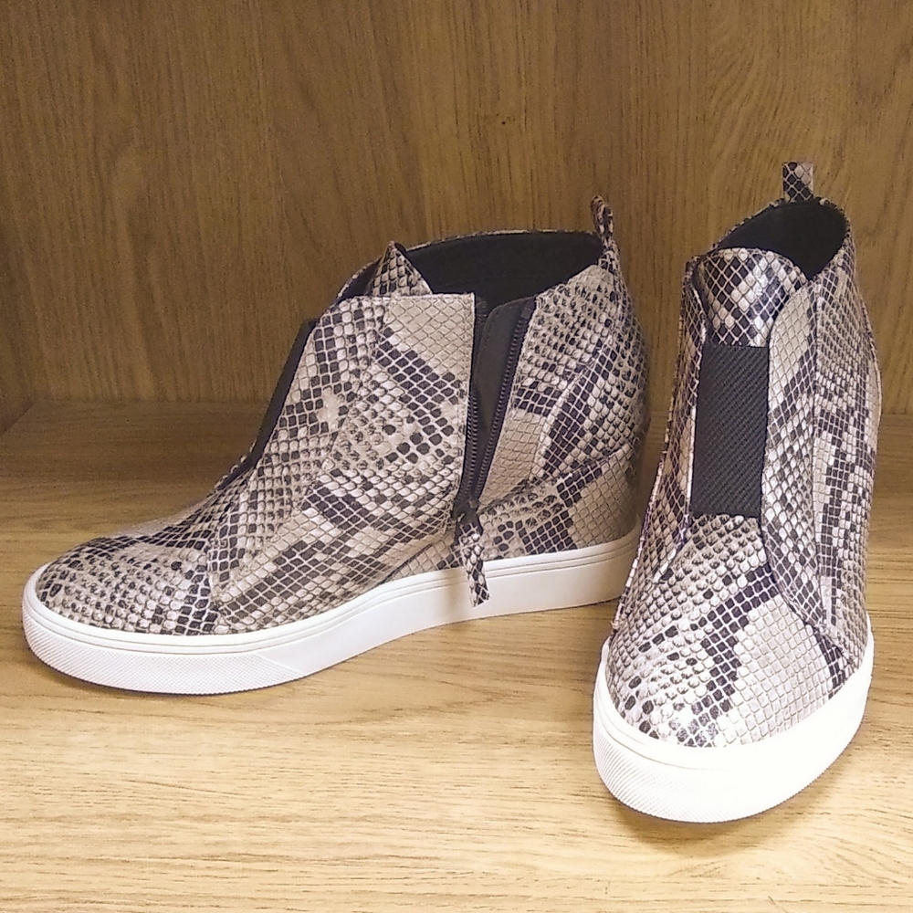MIA "Christie" Wedge Ankle Boots NWT
